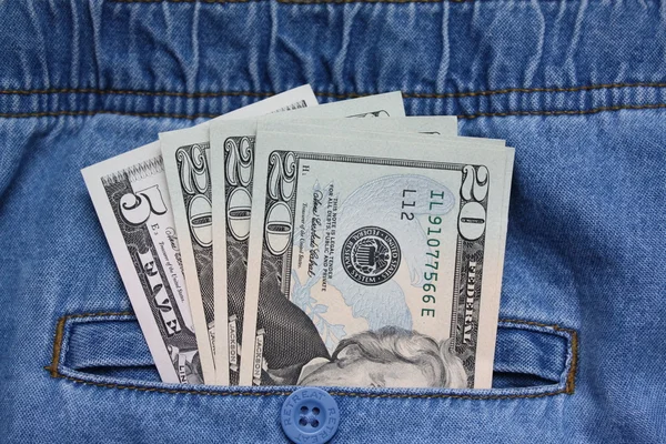 Хорошие деньги в кармане. — стоковое фото