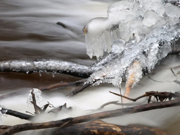 川の氷は — ストック写真