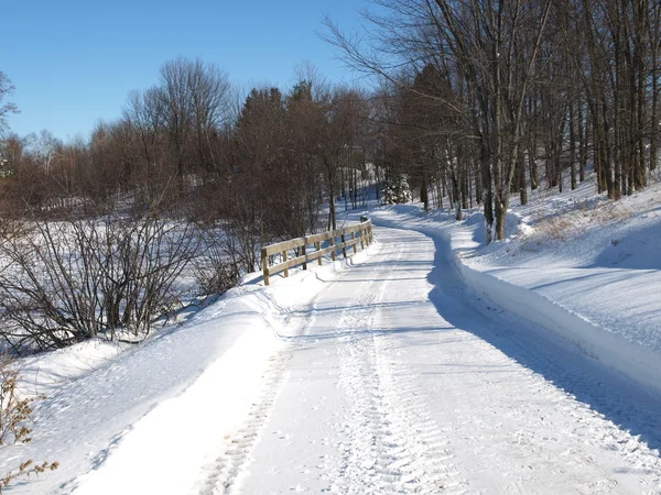 Зимний путь в снегу . — стоковое фото