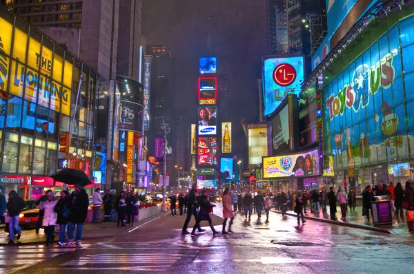Times Square a primeira noite de 2010 e neve . — Fotografia de Stock