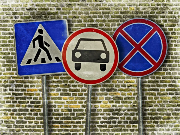 Три дорожных знака — стоковое фото