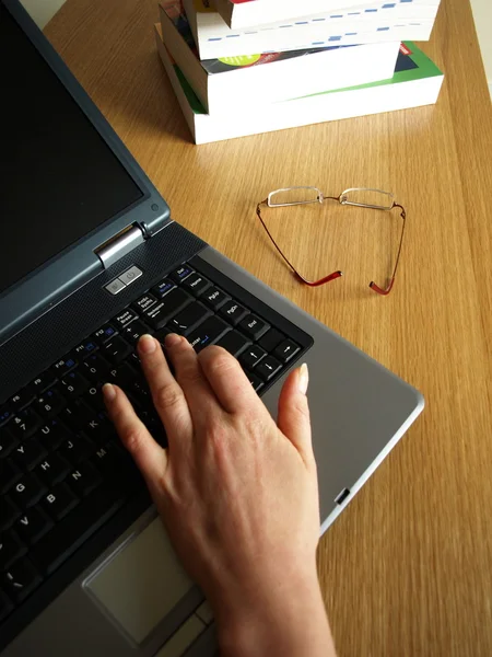 Hand on keyboard — Stock Photo, Image