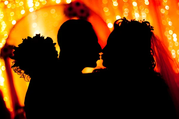 Sposa e sposo silhouette — Foto Stock