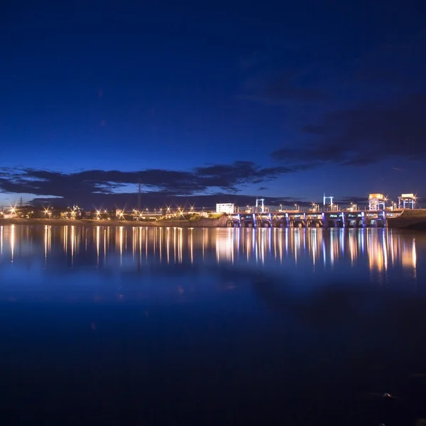 밤 빛 수력 댐 — 스톡 사진