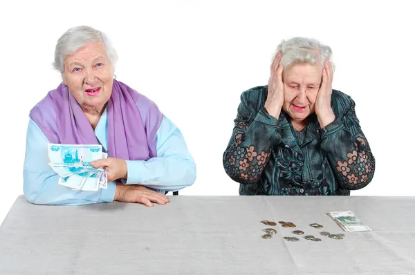 Dwa babcia jest liczenie pieniędzy. — Zdjęcie stockowe