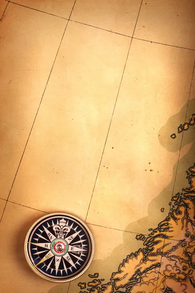 旧地图指南针 — 图库照片