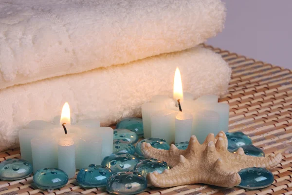 Towels and candles — Stock Photo, Image