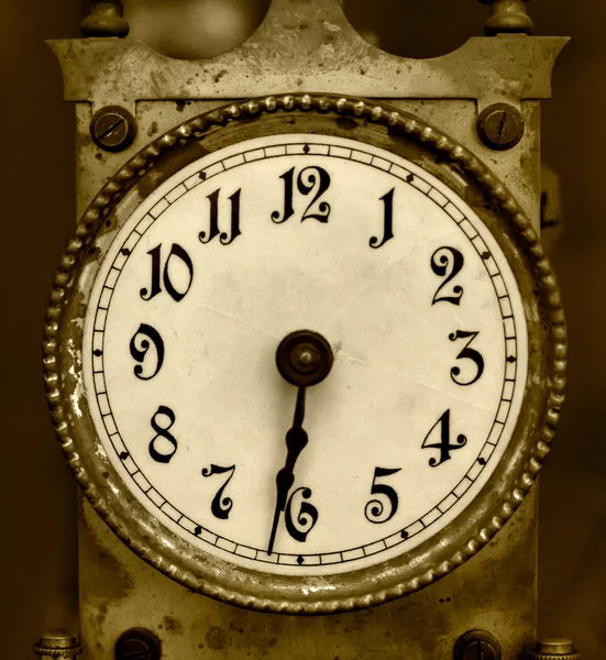 Velho relógio de ferro — Fotografia de Stock