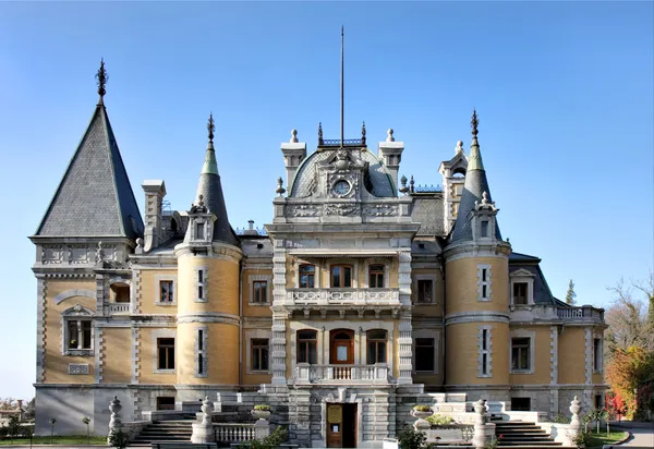 マサンドラ ヤルタ の近くでロシア皇帝アレクサンドル 世の宮殿 1881 1902 年に建てられました クリミア自治共和国 ウクライナ — ストック写真