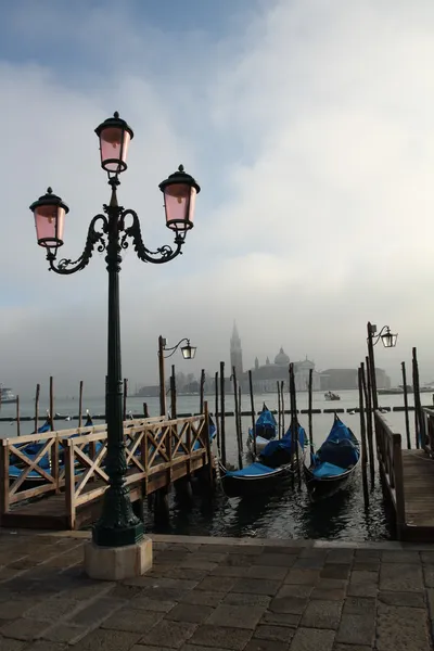 Venedik waterside sokak Stok Resim