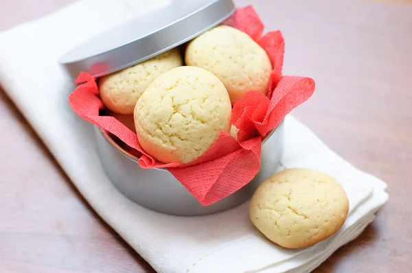 Cookies in a round box — Stock Photo, Image