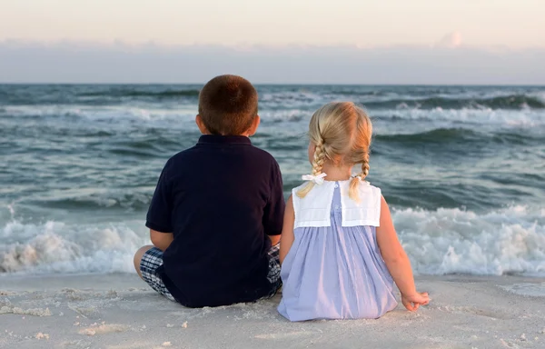 stock image Boy & Girl Sit At The Beach