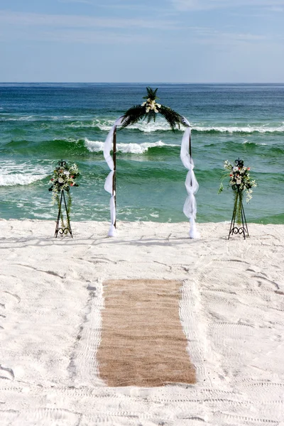 Арка невесты с ковровым покрытием — стоковое фото