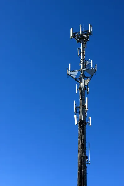 Torre del telefono cellulare — Foto Stock