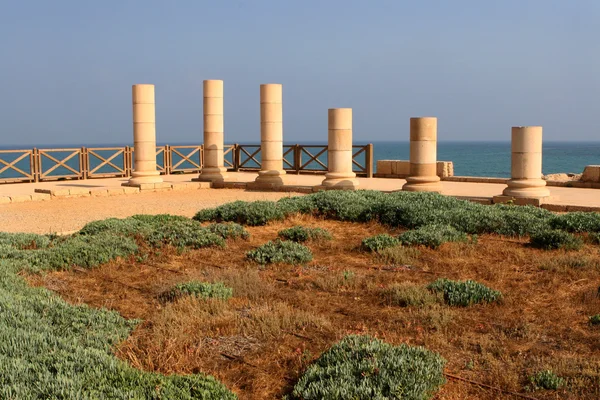 Колонны в Цесареа Маритима, Израиль — стоковое фото