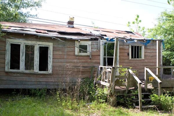 Gamla övergivna shack — Stockfoto