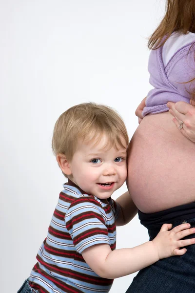 Madre embarazada & Hijo — Foto de Stock