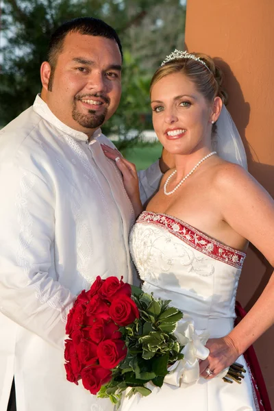 Šťastné nevěsty a goom — Stock fotografie