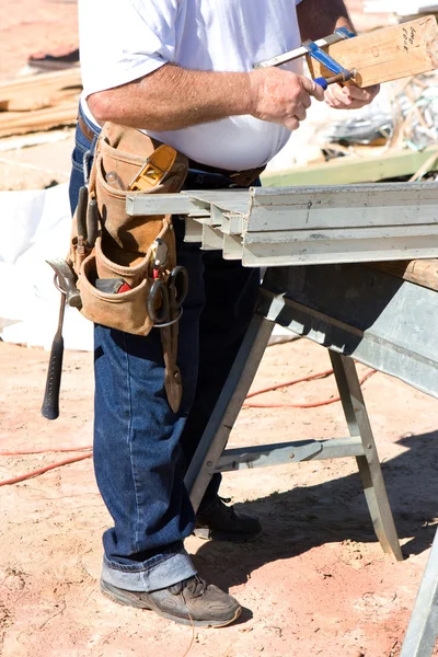 Trabalhador da construção com ferramentas — Fotografia de Stock