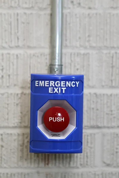Botão de saída de emergência — Fotografia de Stock