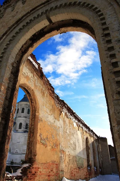 stock image Arch of destroyed building