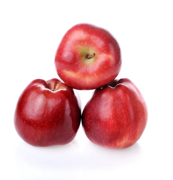 3 つの新鮮な赤いりんごをピラミッドします。 — ストック写真