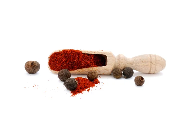 Colher com pimenta em pó e pimenta — Fotografia de Stock