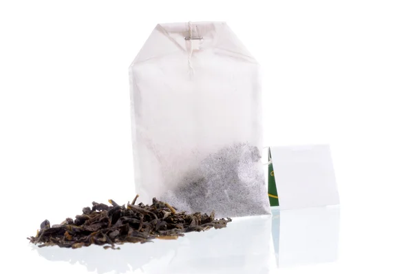Teabag with white label and tea loose — Stock Photo, Image