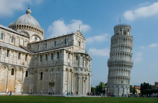 Famous leaning tower of Pisa, Italy — Stok fotoğraf