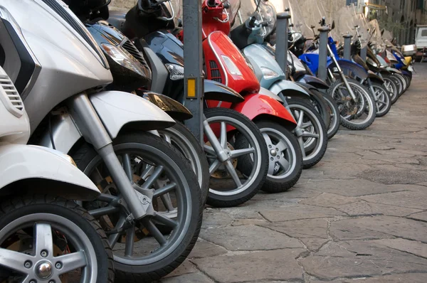 Línea de diferentes motocicletas — Foto de Stock