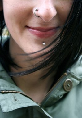 piercing ile gülümse