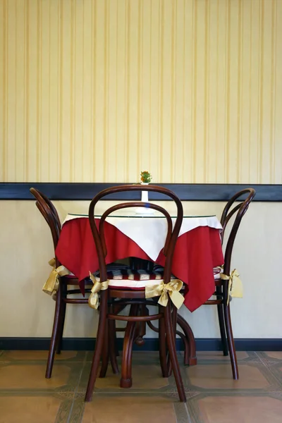 Tisch im Café — Stockfoto