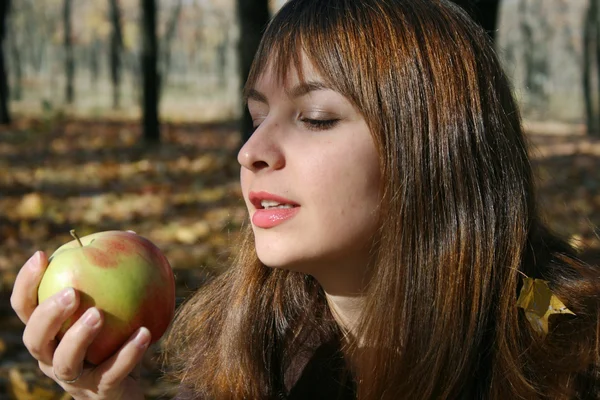 Brunette with apple — Stock Photo, Image