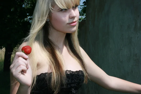Princess with strawberry — Stock Photo, Image