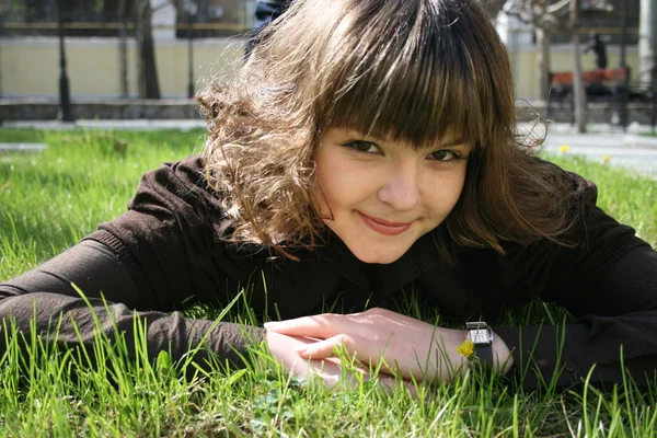 Beautiful girl and green grass — Stock Photo, Image