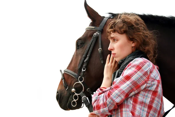 Chica joven cerca de caballo mirando hacia el futuro — Foto de Stock