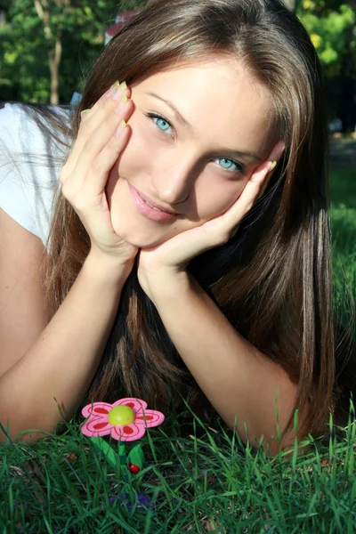 Pretty smiling dark-haired girl — Stock Photo, Image