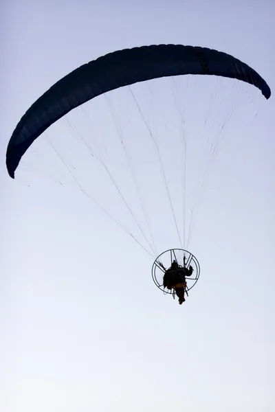 Gleitschirmfliegen — Stockfoto