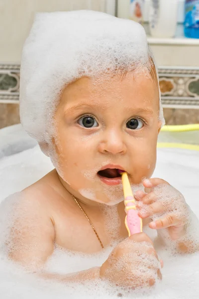Learning how to brush my teeth — Stock Photo, Image