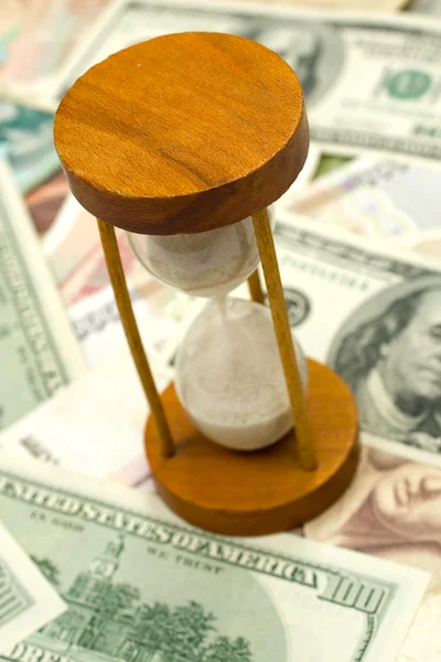 Reloj y dinero —  Fotos de Stock