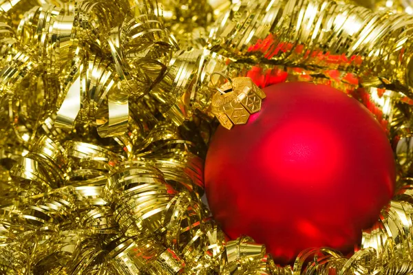 Palla rossa decorazione di Natale — Foto Stock