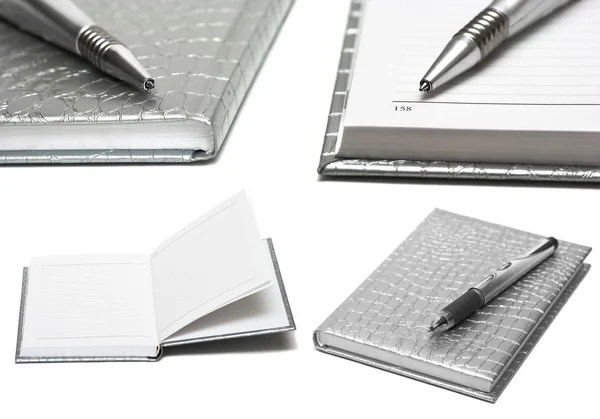 Ноутбук с изолированной ручкой на белом — стоковое фото