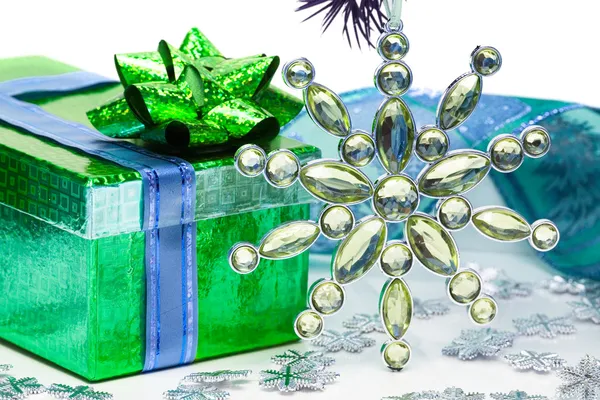 Zelené krabičky s vánoční hvězdou — Stock fotografie
