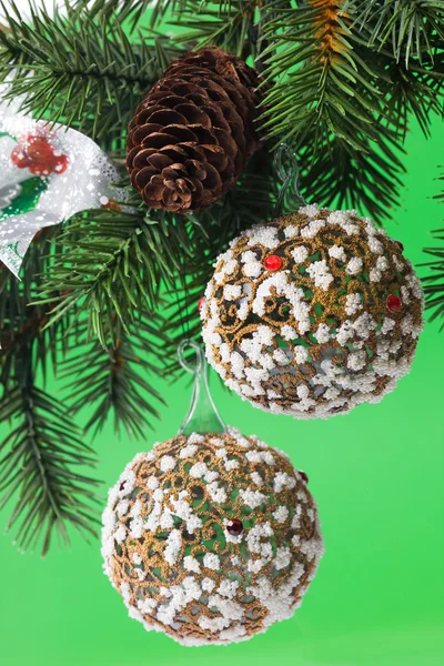 La decoración navideña sobre el abeto — Foto de Stock