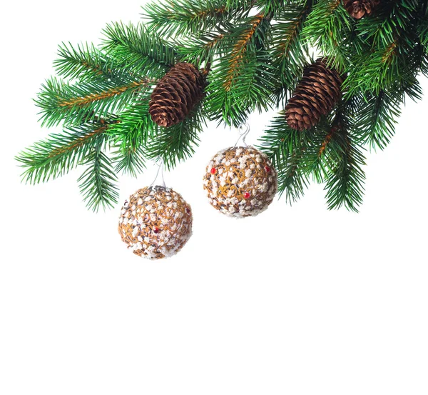 Kerstversiering op een dennenboom — Stockfoto