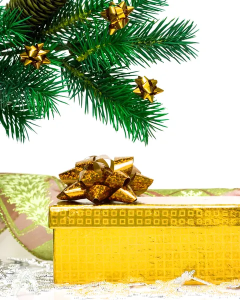 Yellow gift box with Christmas tree — Stockfoto