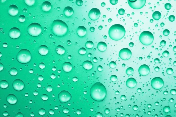 Grüne Wassertropfen als Hintergrund — Stockfoto