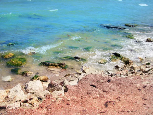 Rocas en una playa de mar — Foto de Stock