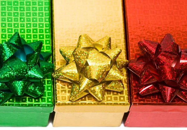 Cajas de regalo varicolores con lazo —  Fotos de Stock