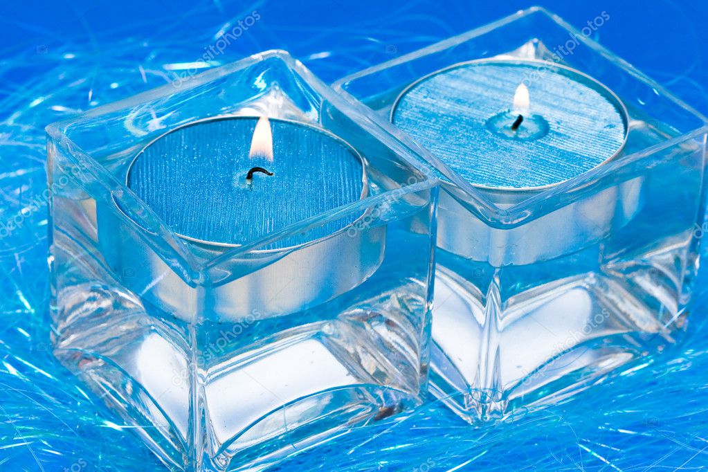 Candele blu in vetro con acqua - Foto Stock: Foto, Immagini © InvisibleViva  1422701